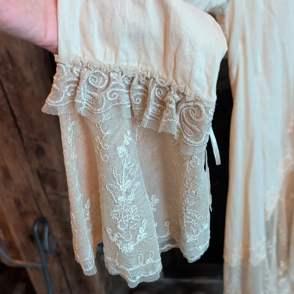 Newport News Sheer Lace-Trim Open Lace Duster Cardigan in Cream - Picture 4 of 5